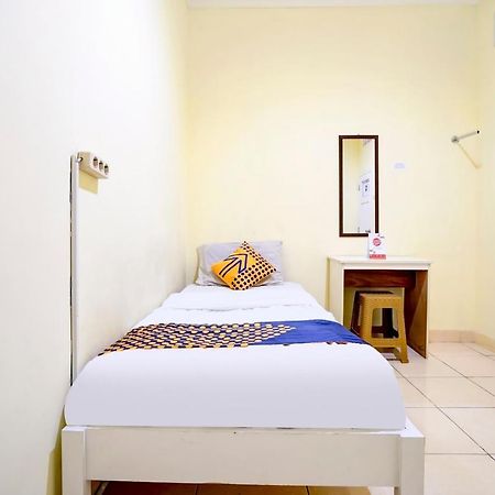 Radio Backpacker Guesthouse Syariah Бандунг Екстериор снимка