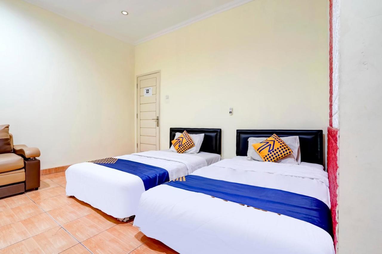 Radio Backpacker Guesthouse Syariah Бандунг Екстериор снимка