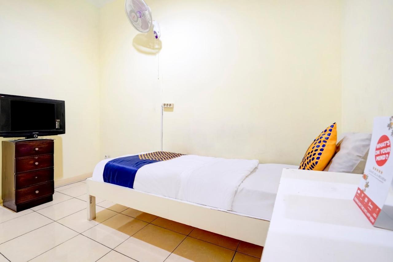 Radio Backpacker Guesthouse Syariah Бандунг Екстериор снимка
