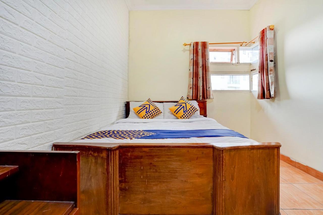 Radio Backpacker Guesthouse Syariah Бандунг Екстериор снимка