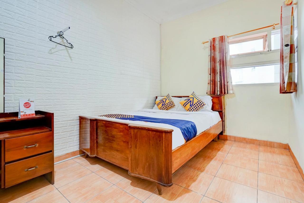 Radio Backpacker Guesthouse Syariah Бандунг Екстериор снимка