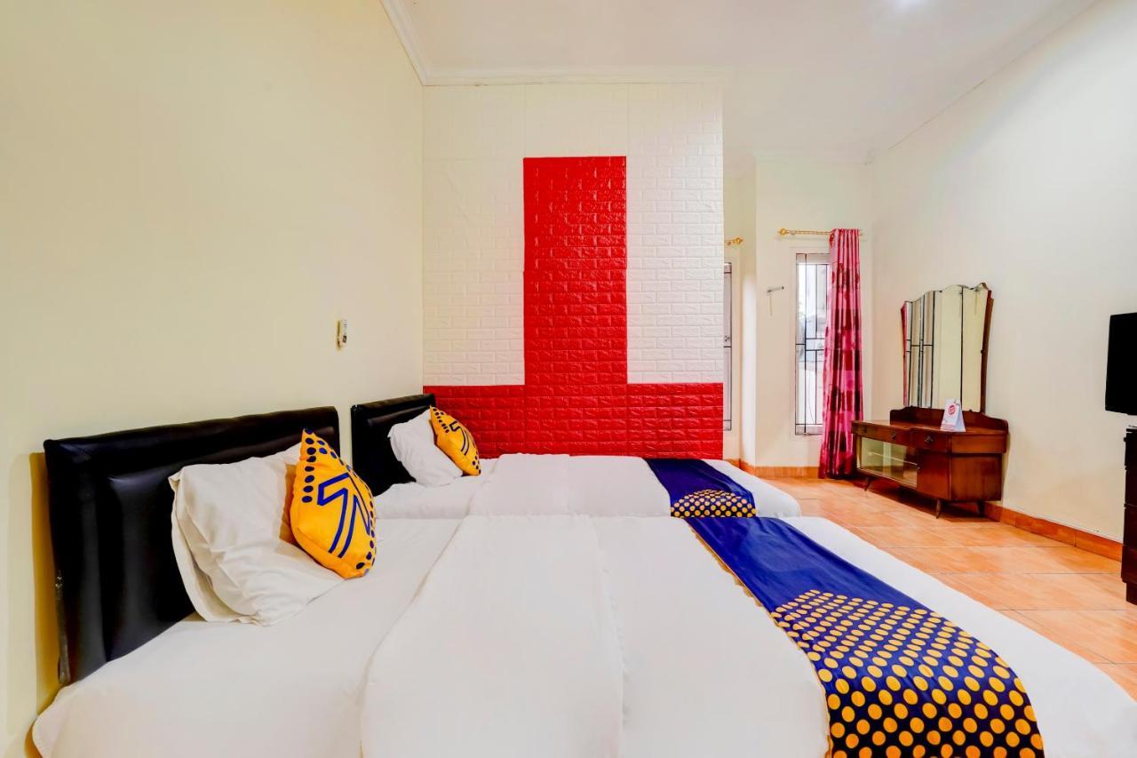 Radio Backpacker Guesthouse Syariah Бандунг Екстериор снимка