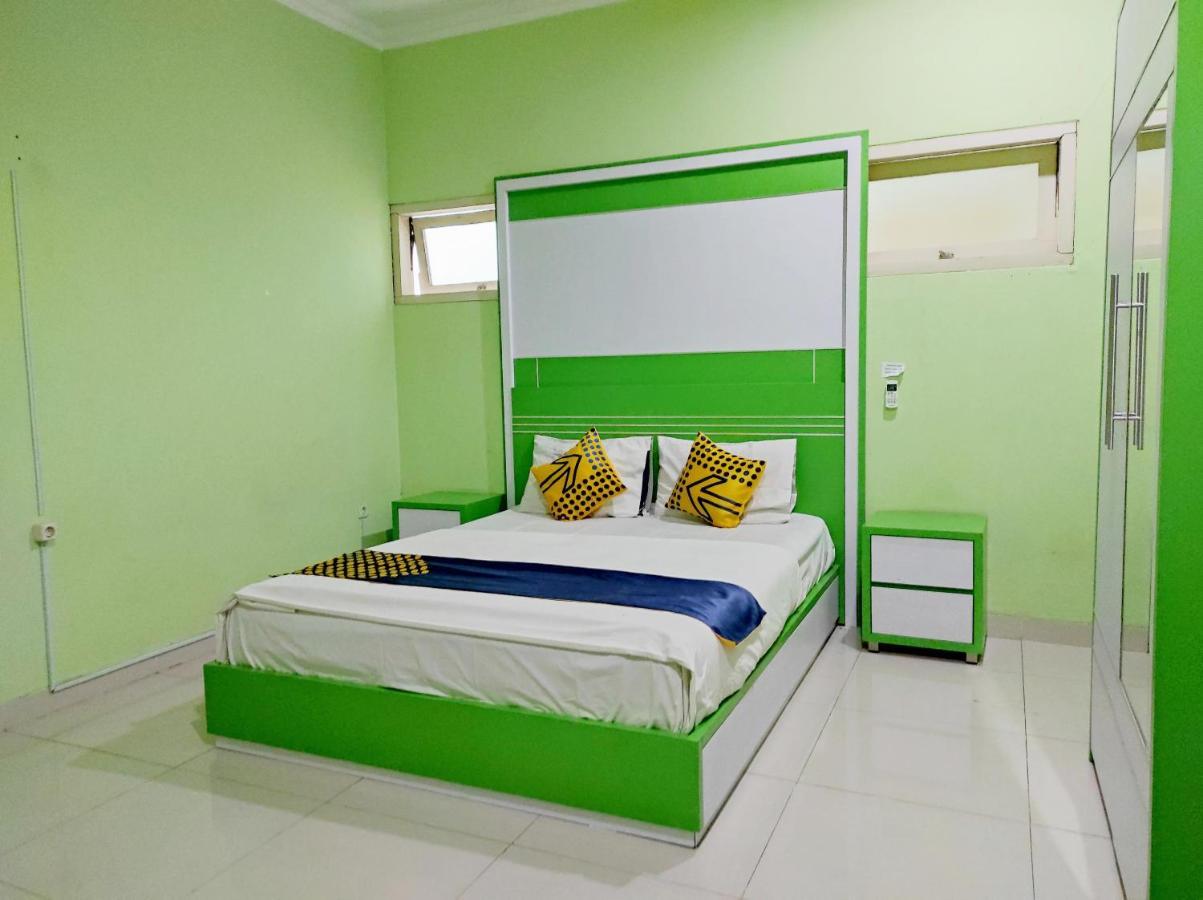 Radio Backpacker Guesthouse Syariah Бандунг Екстериор снимка
