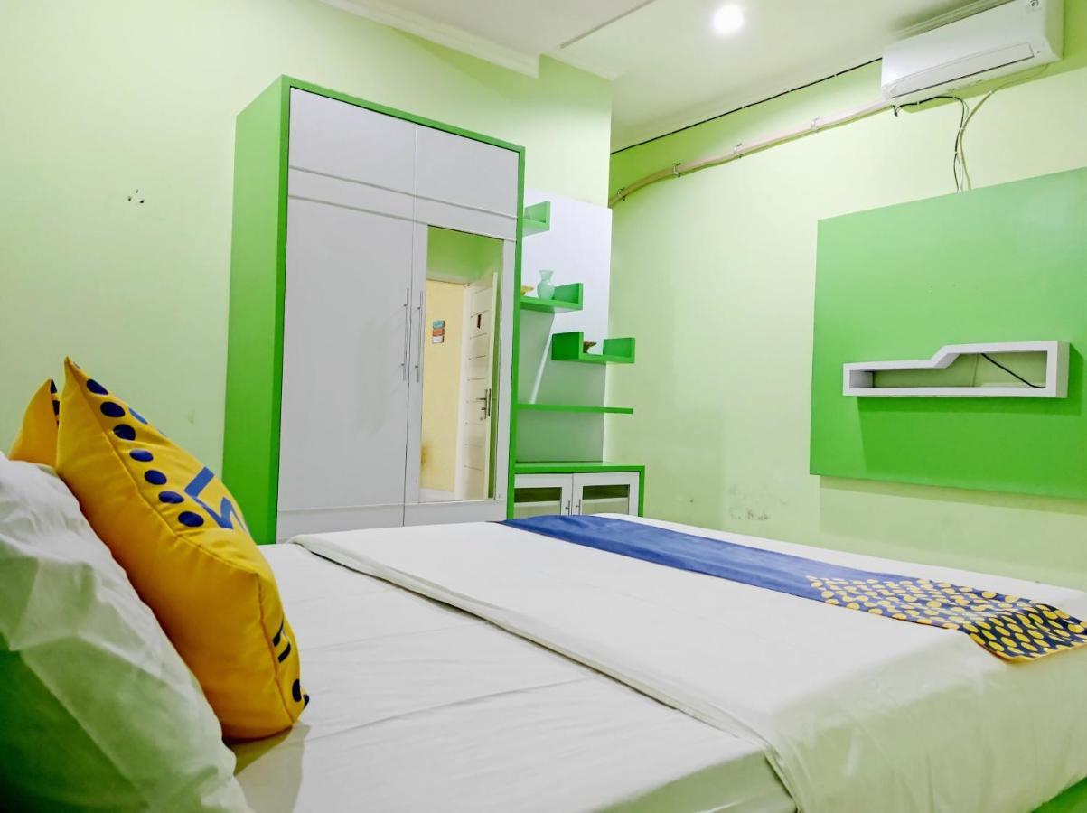 Radio Backpacker Guesthouse Syariah Бандунг Екстериор снимка